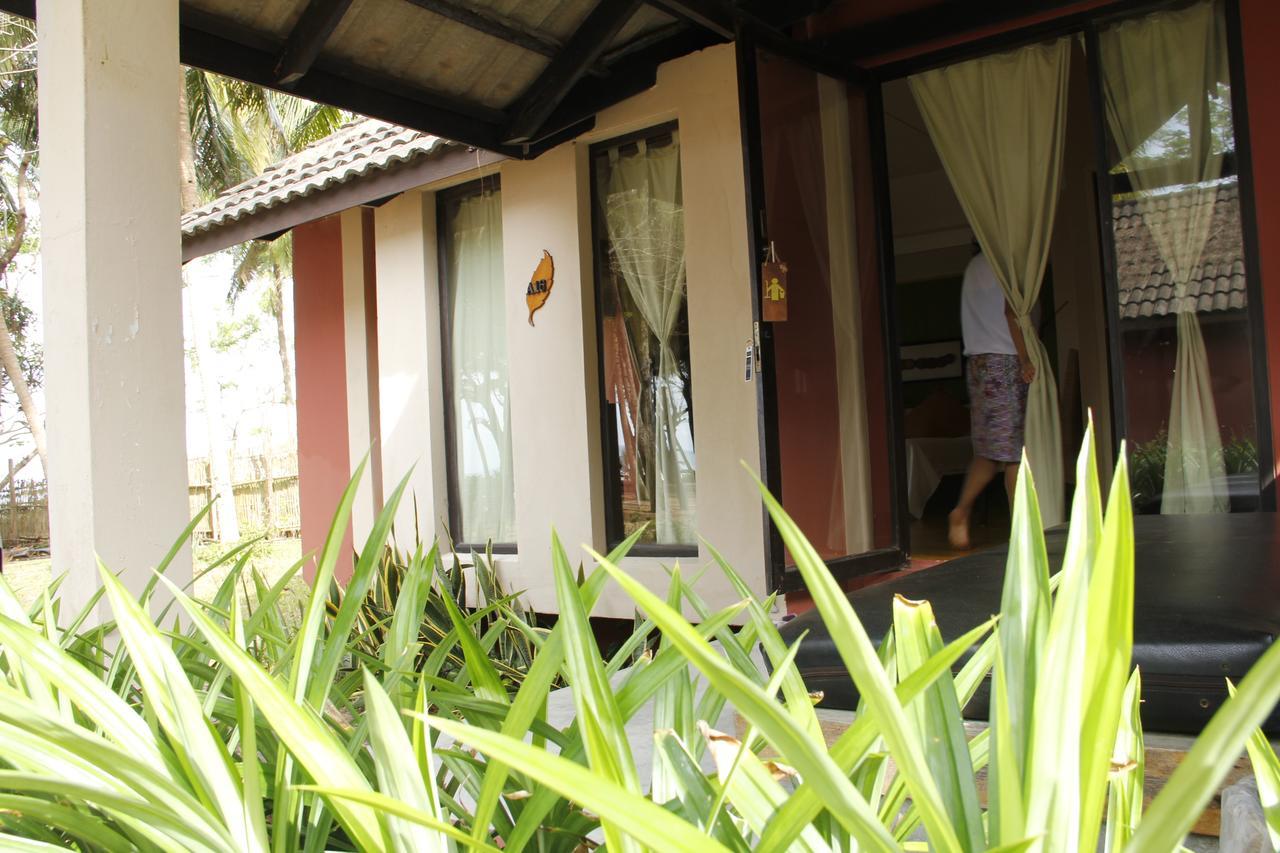 Hotel Baan Chumphon Pathio Exterior foto