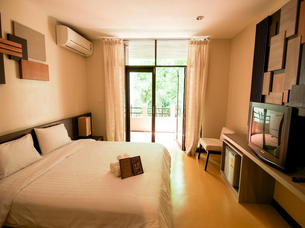 Hotel Baan Chumphon Pathio Exterior foto