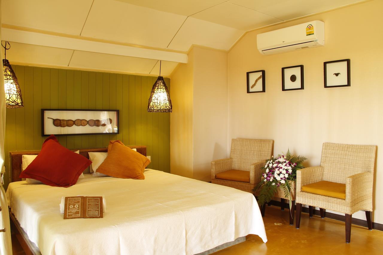 Hotel Baan Chumphon Pathio Exterior foto