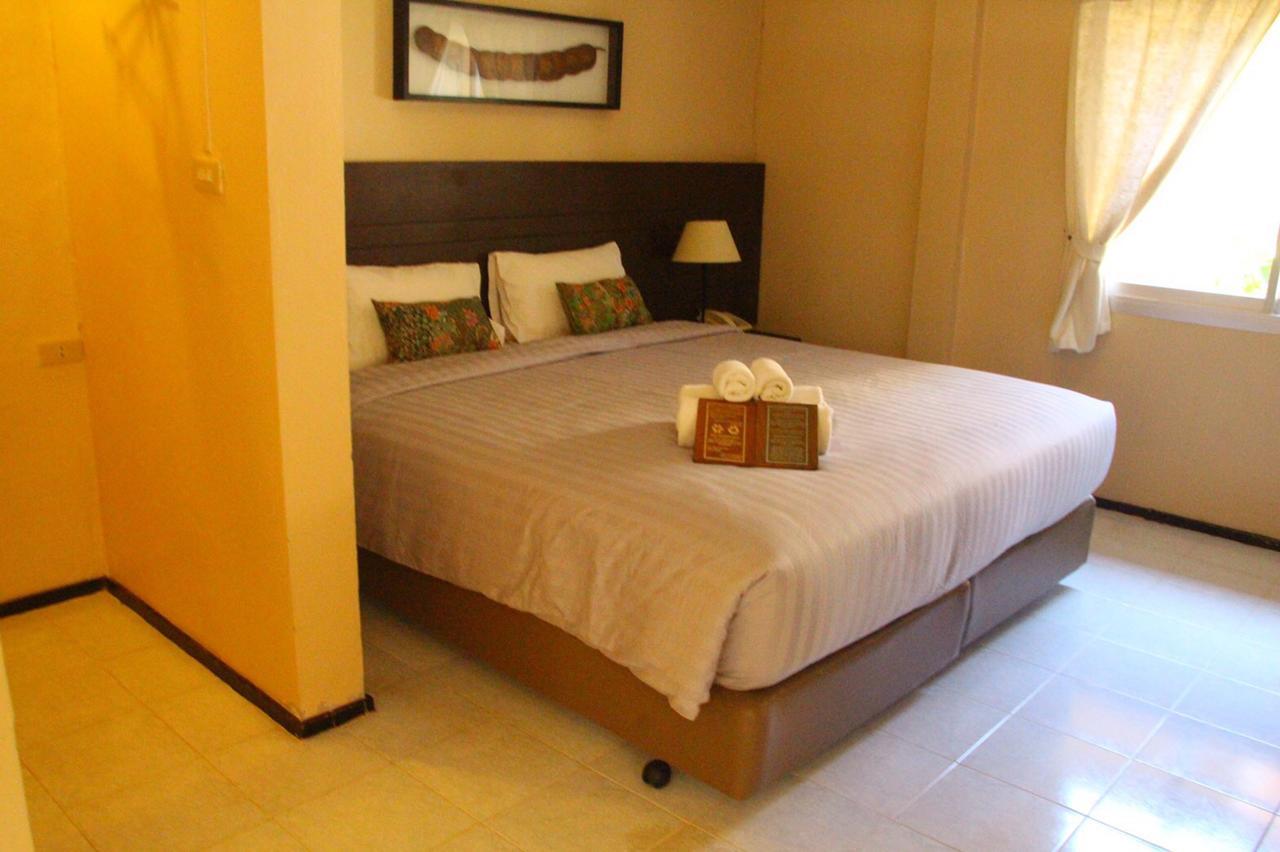 Hotel Baan Chumphon Pathio Exterior foto