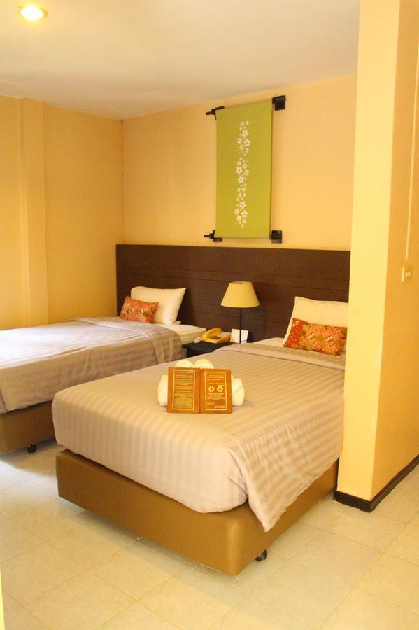Hotel Baan Chumphon Pathio Exterior foto