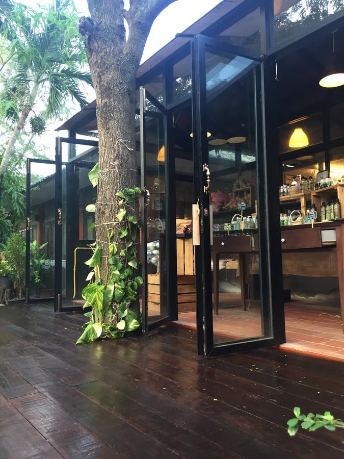 Hotel Baan Chumphon Pathio Exterior foto